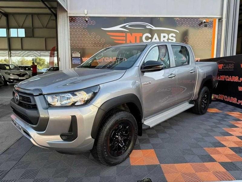 Novo Toyota HiLux Comfort 204 HP (150 kW) 2025 Cinza prata Pickup
