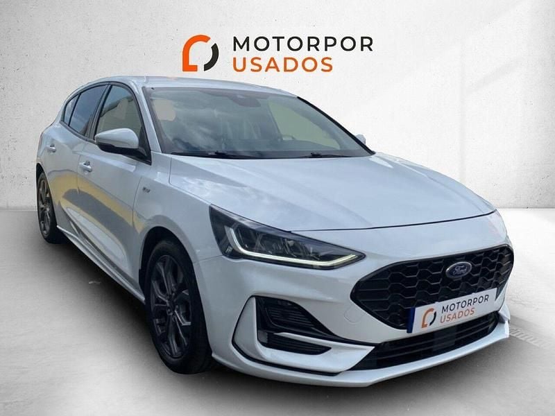 Branco Usado 2023 Ford Focus ST-Line Sedan | € 18.910 - Imagem 1/4