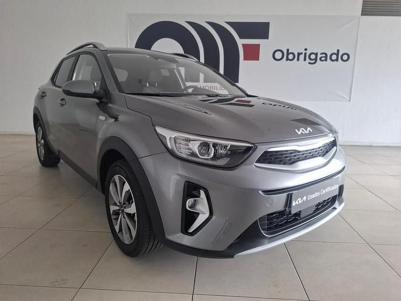 Cinza Usado 2025 Kia Stonic SUV | € 17.990 (Preço justo) - Imagem 1/4