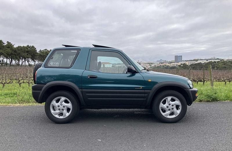 Usado Toyota RAV4 129 HP (94 kW) 1997 Verde Citadino