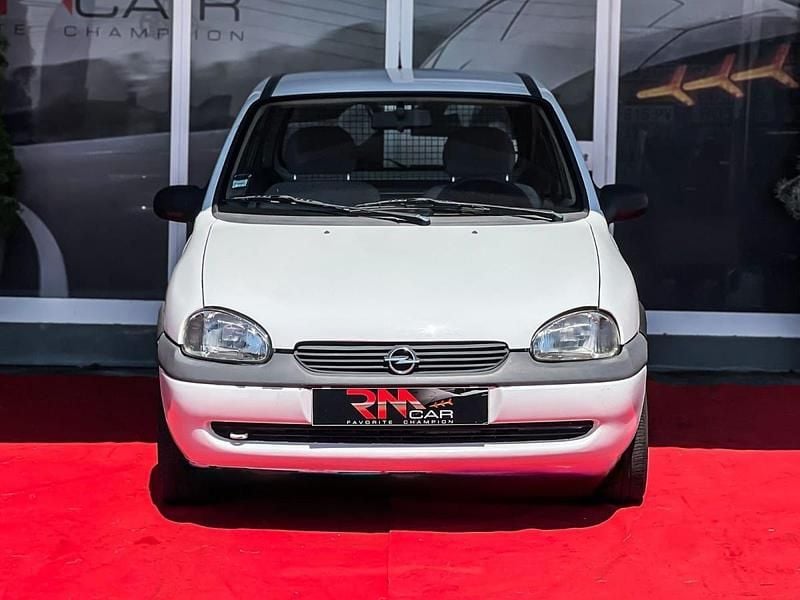 Branco Usado 1999 Opel Corsa Sport Citadino | € 1.750 - Imagem 1/4