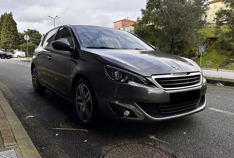 Usado Peugeot 308 Allure Premium 105 HP (77 kW) 2017 Sedan