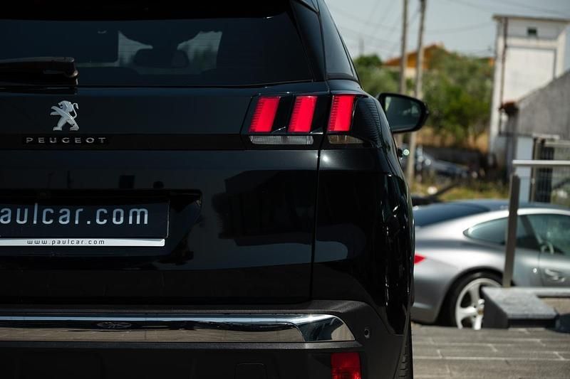 Usado Peugeot 3008 Allure 130 HP (95 kW) 2023 Preto SUV