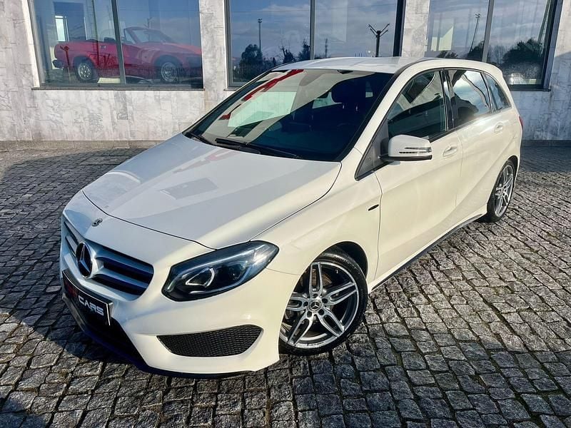 Usado Mercedes B180 AMG line 109 HP (80 kW) 2018 Branco Monovolume