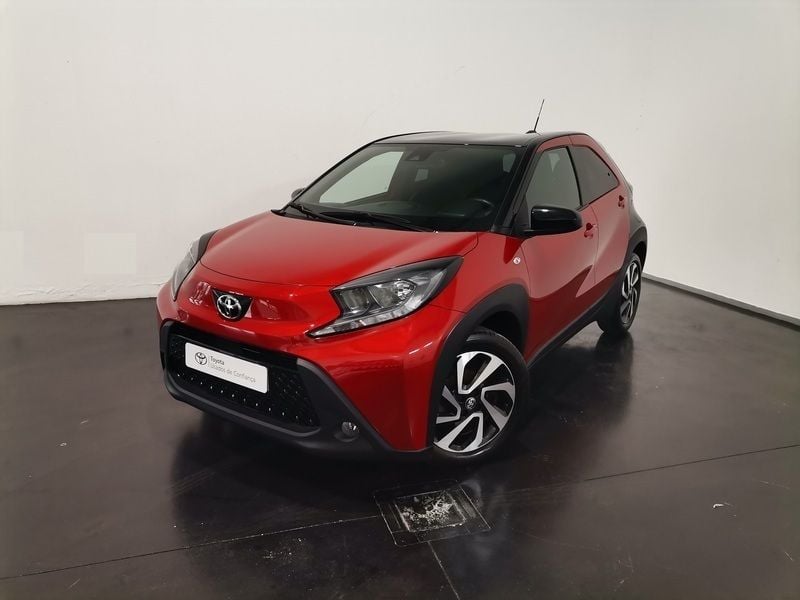 Vermelho (pintura metalizada especial) Usado 2023 Toyota Aygo Pulse Citadino | € 17.250 (Preço justo) - Imagem 1/4