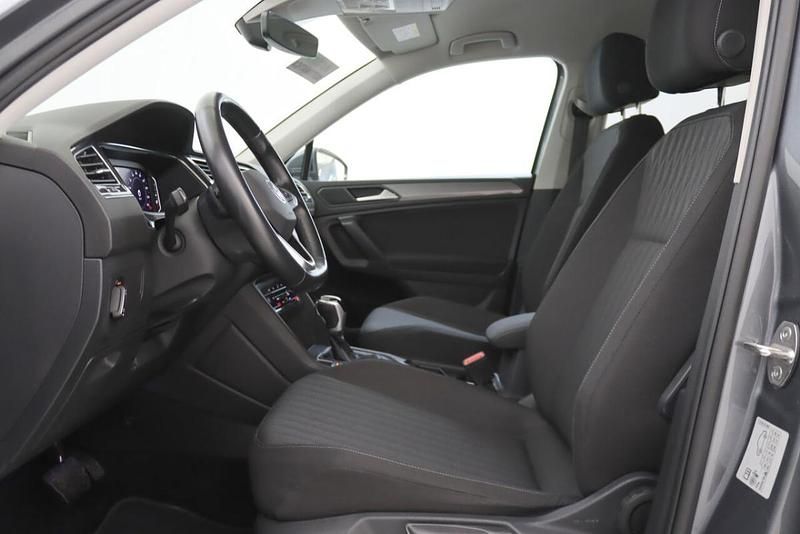 Usado VW Tiguan Allspace 150 HP (110 kW) 2023 Cinzento SUV