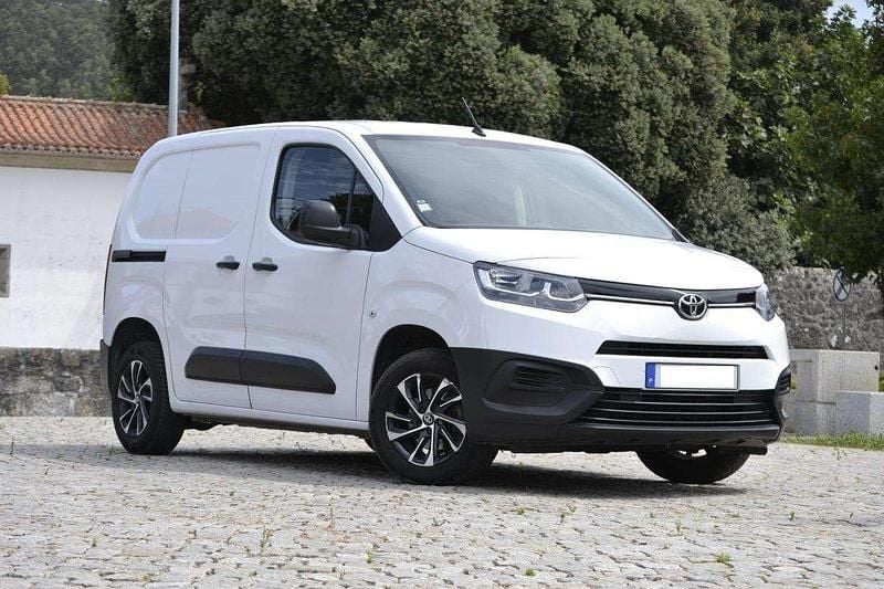 Usado Toyota Proace 102 HP (75 kW) 2022 Branco Monovolume