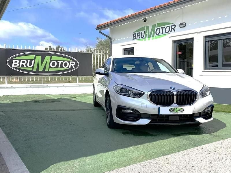 Branco Usado 2020 BMW 116 Sport Line Citadino | € 26.500 (Preço elevado) - Imagem 1/4