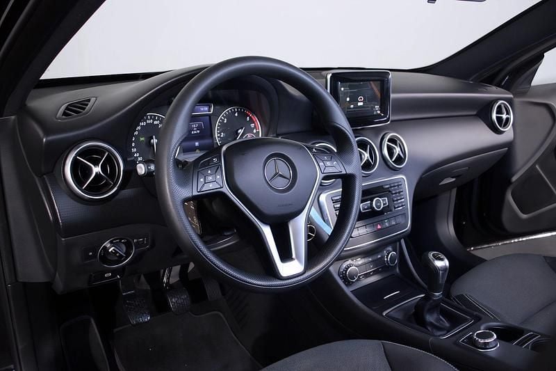 Usado Mercedes A160 Style 90 HP (66 kW) 2015 Preto