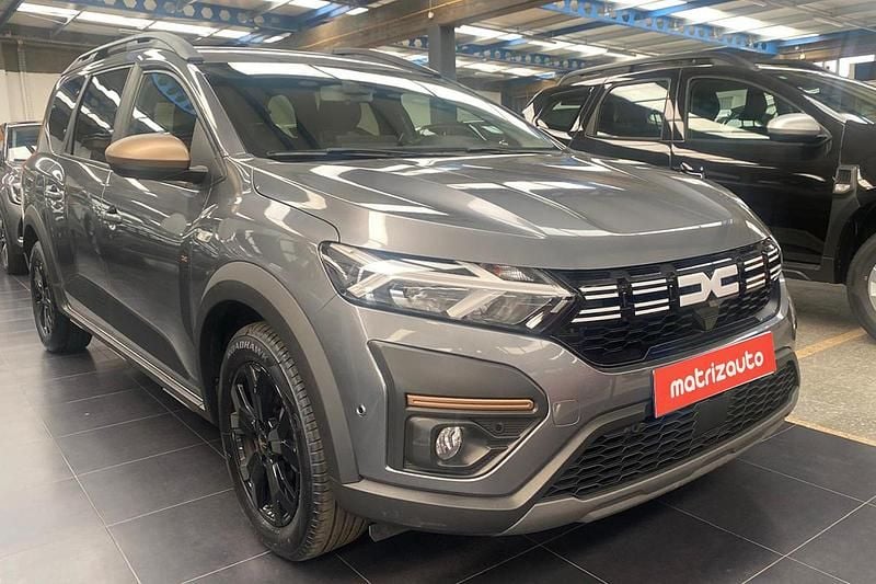Cinzento Usado 2024 Dacia Jogger Extreme Monovolume | € 21.499 (Preço justo) - Imagem 1/4