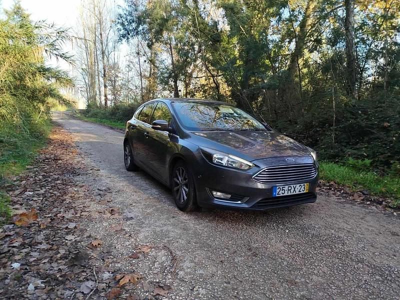 Usado Ford Focus 125 HP (91 kW) 2016 Cinzento Carrinha