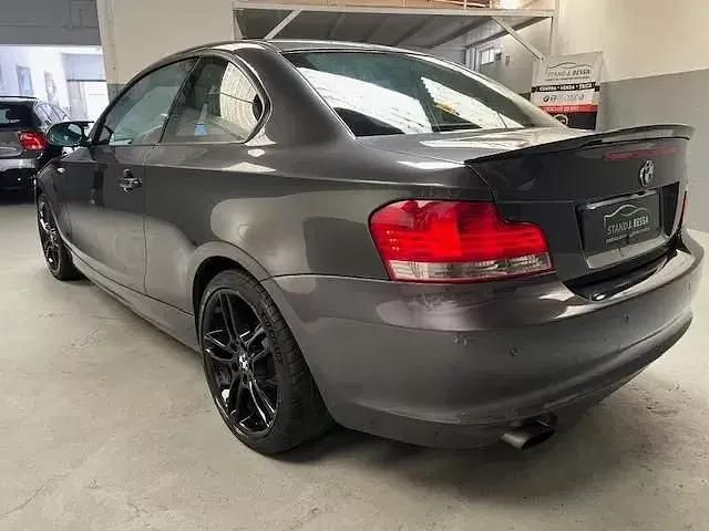 Usado BMW 120 Coupé 177 HP (130 kW) 2009 Cinza antracite Coupé