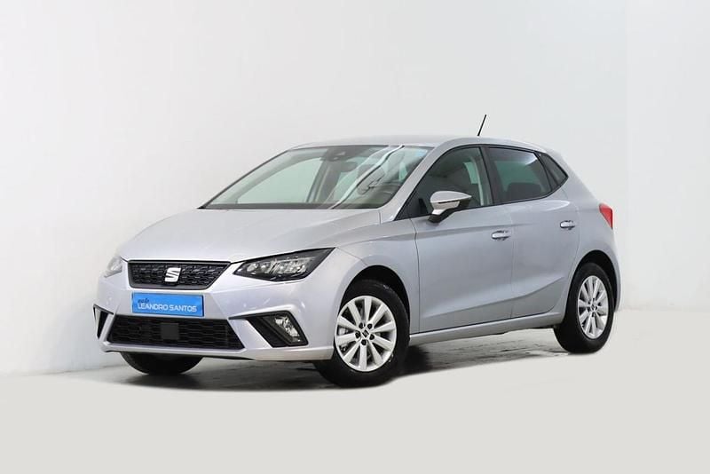 Cinzento Usado 2023 Seat Ibiza | € 17.900 (Preço justo) - Imagem 1/4