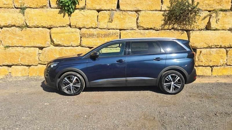 Usado Peugeot 5008 Allure 130 HP (95 kW) 2019 Azul Monovolume