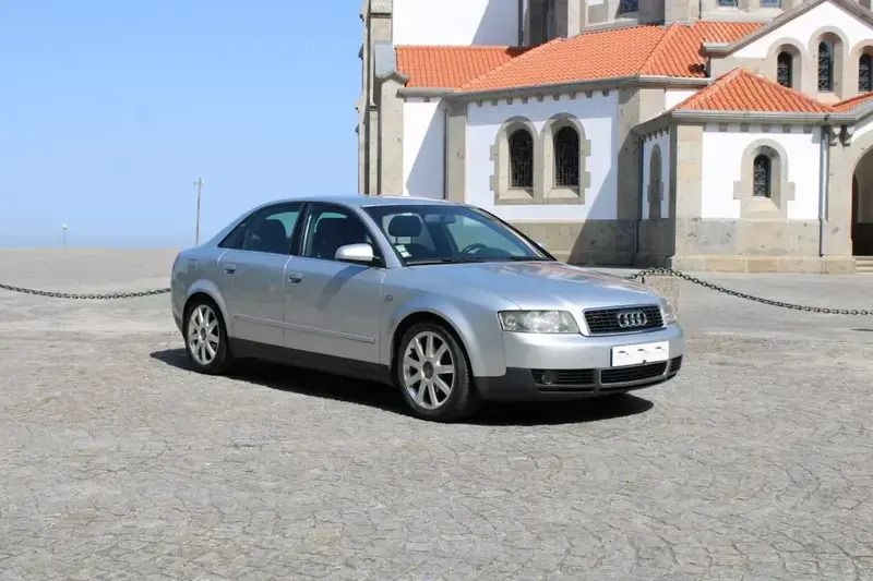 Cinza prata Usado 2004 Audi A4 S-Line Sedan | € 5.250 (Preço justo) - Imagem 1/4