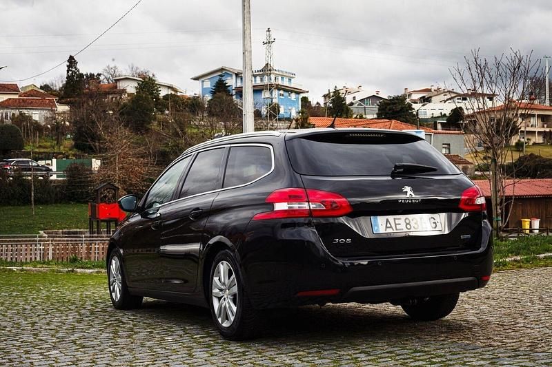 Usado Peugeot 308 Active 120 HP (88 kW) 2015 Preto Carrinha