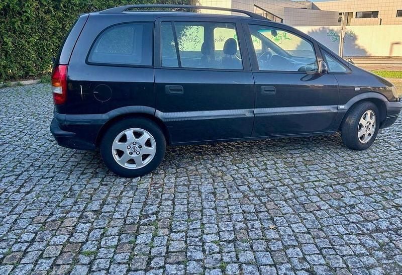 Preto Usado 2001 Opel Zafira Sedan | € 1.300 (Super Preço) - Imagem 1/4