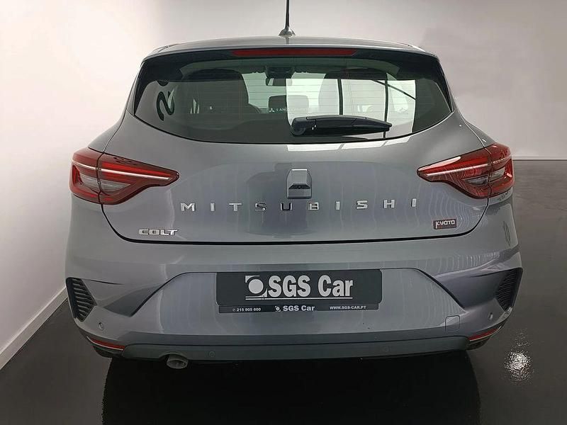 Usado Mitsubishi Colt 65 HP (47 kW) 2024 Cinza Citadino