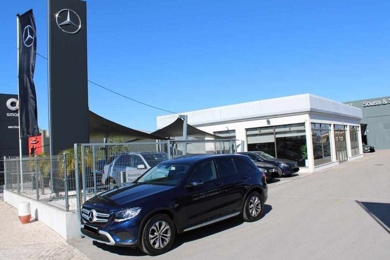 Azul Usado 2018 Mercedes GLC250 Citadino | € 42.500 (Bom preço) - Imagem 1/4