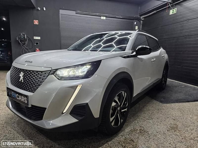 Branco Usado 2023 Peugeot e-2008 SUV | € 19.750 (Bom preço) - Imagem 1/4