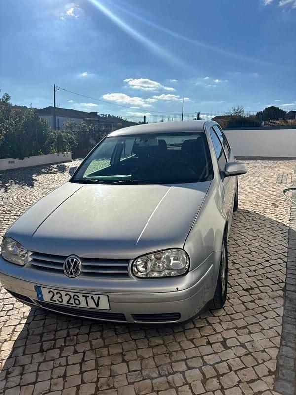 Cinzento Usado 2002 VW Golf IV Citadino | € 2.500 (Preço justo) - Imagem 1/4