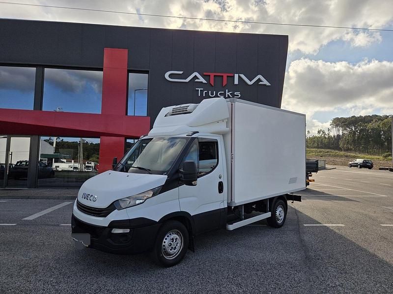 Branco Usado 2018 Iveco Daily Carrinha | € 25.900 - Imagem 1/4