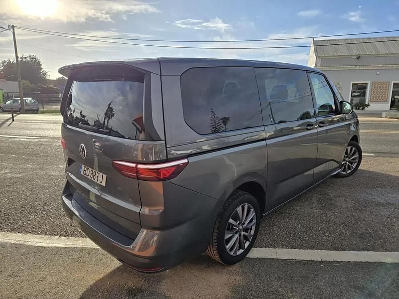 Usado VW Multivan Life 150 HP (110 kW) 2023 Cinza escuro Van
