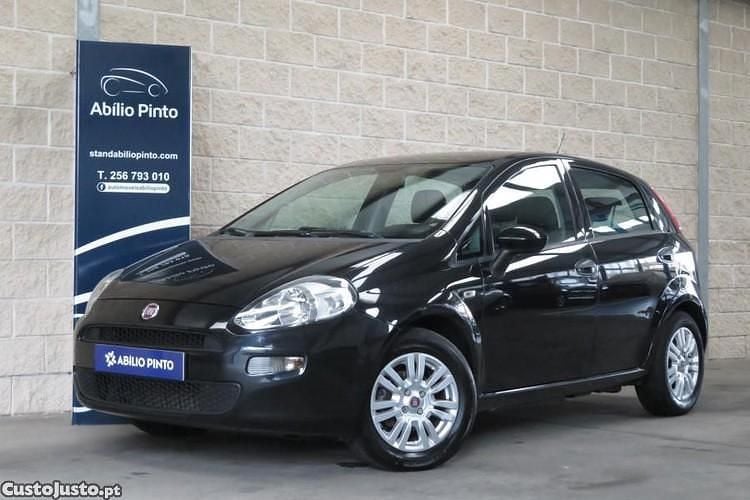 Preto Usado 2015 Fiat Punto Sedan | € 7.750 - Imagem 1/1
