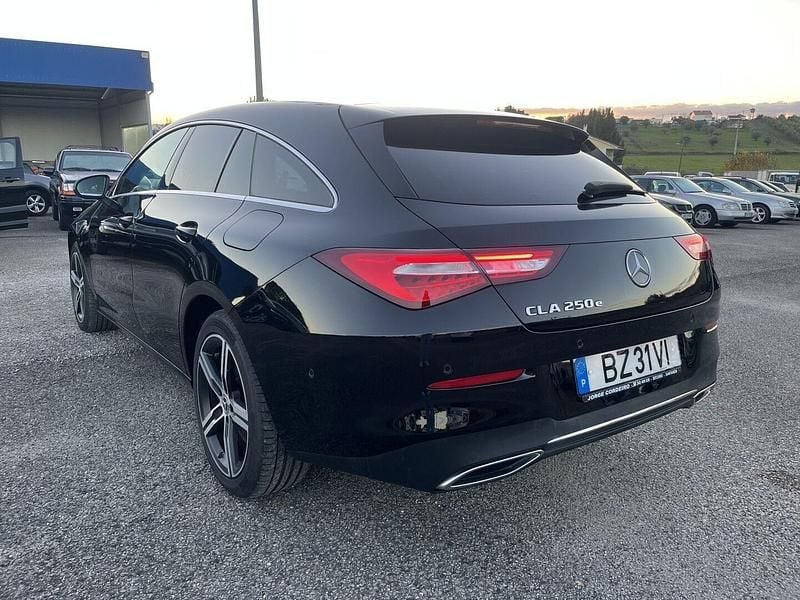 Usado Mercedes CLA250e Shooting Brake Progressive 218 HP (160 kW) 2021 Preto Carrinha