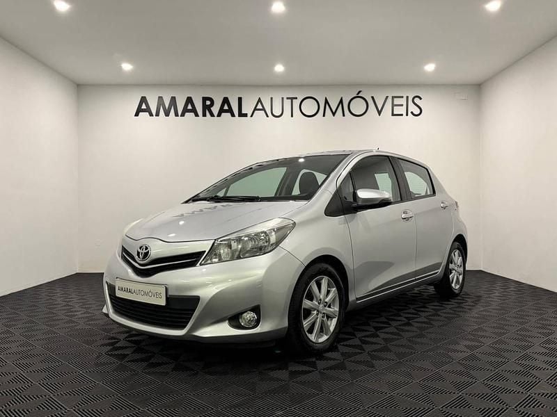 Cinza Usado 2013 Toyota Yaris Active | € 10.900 (Preço justo) - Imagem 1/4