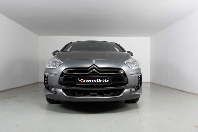 Usado DS Automobiles DS5 Be Chic 115 HP (84 kW) 2014 Cinza Citadino