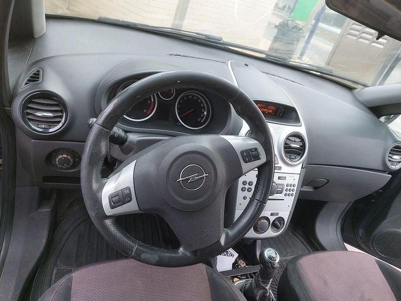 Usado 2006 Opel Corsa | € 2.100 (Super Preço) - Imagem 1/4