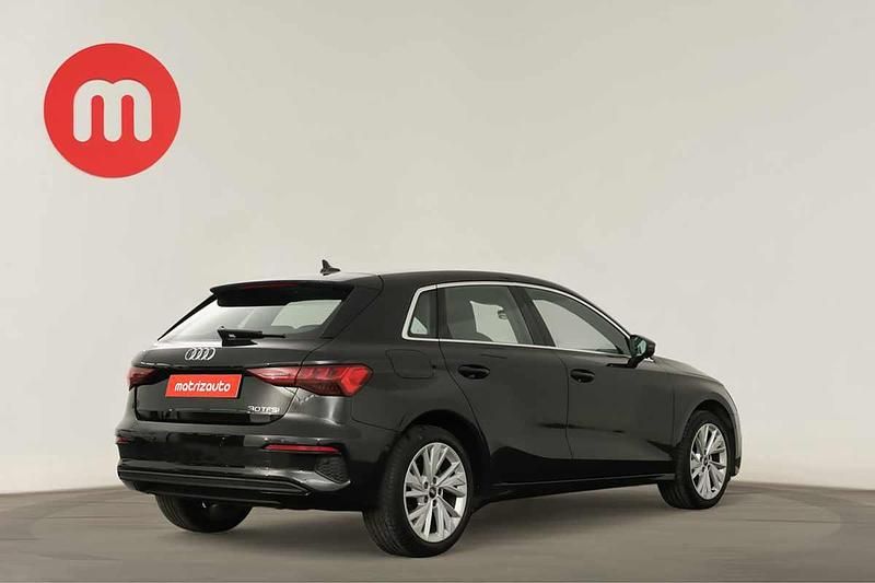 Usado Audi A3 Advanced 116 HP (85 kW) 2023 Preto Sedan