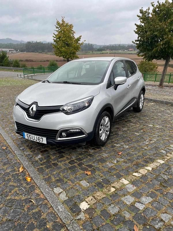Cinzento Usado 2014 Renault Captur SUV | € 11.450 (Bom preço) - Imagem 1/4