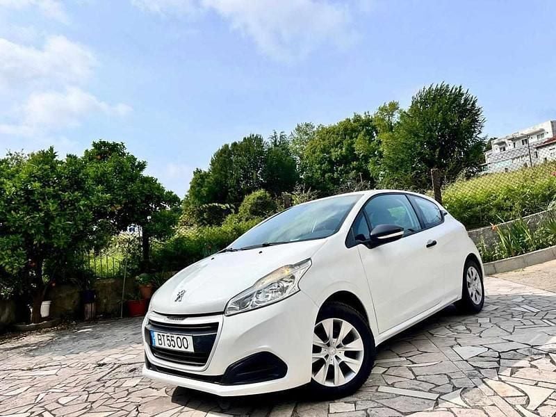 Branco Usado 2016 Peugeot 208 Citadino | € 7.850 (Bom preço) - Imagem 1/4