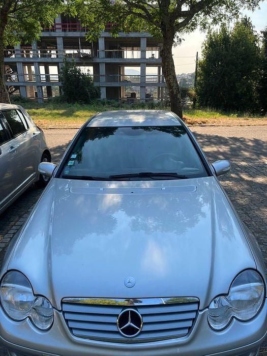 Usado 2001 Mercedes C180 Coupé | € 3.900 - Imagem 1/4
