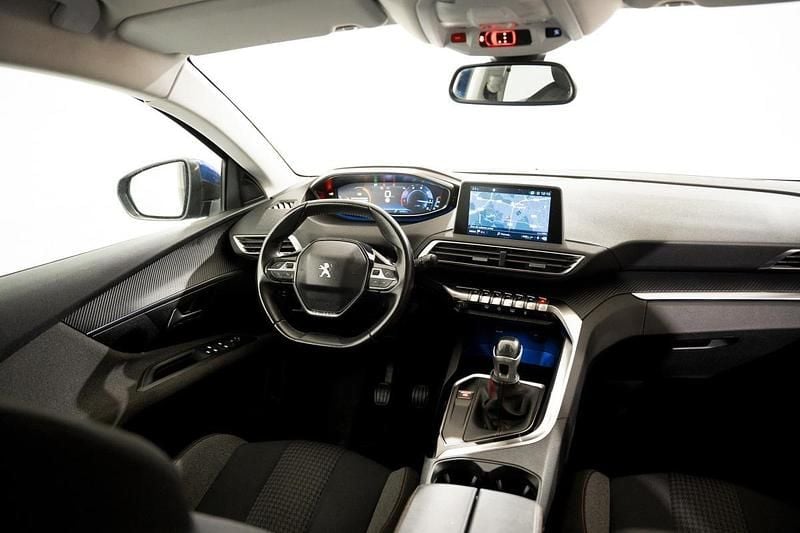 Usado Peugeot 3008 Active 130 HP (95 kW) 2019 Azul SUV