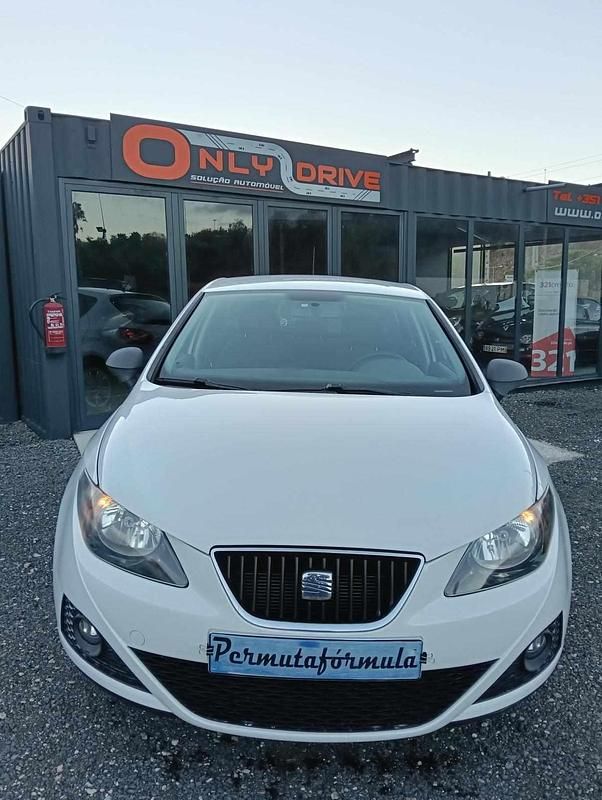 Usado Seat Ibiza 69 HP (50 kW) 2011 Branco Citadino