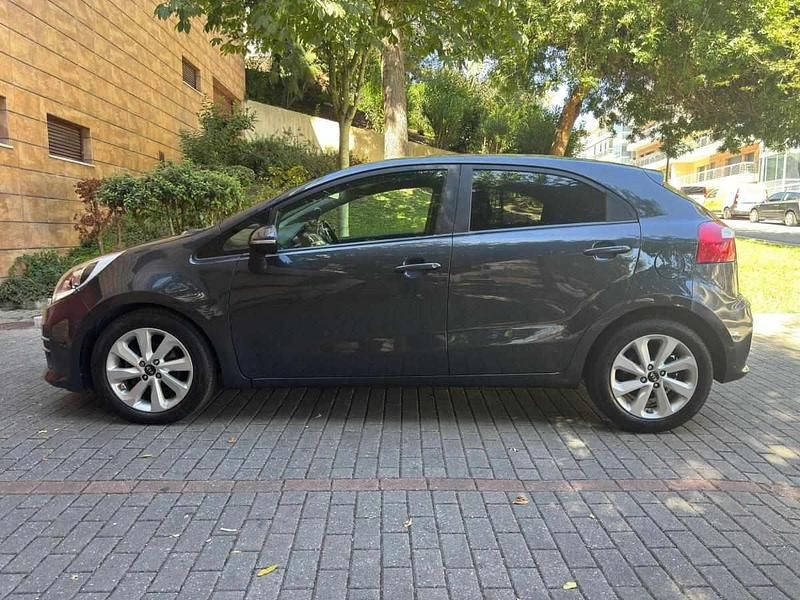 Usado Kia Rio 75 HP (55 kW) 2017 Cinza Van