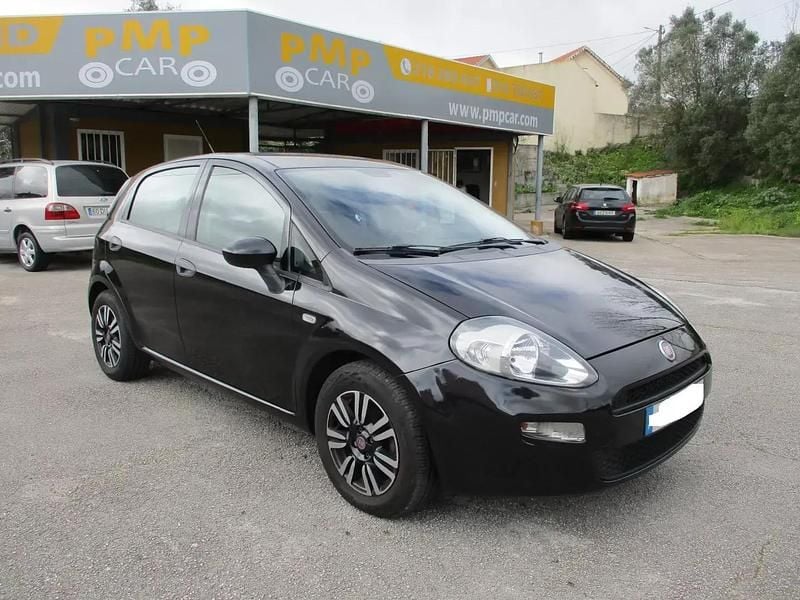 Usado Fiat Punto Easy 95 HP (69 kW) 2014 Preto Citadino