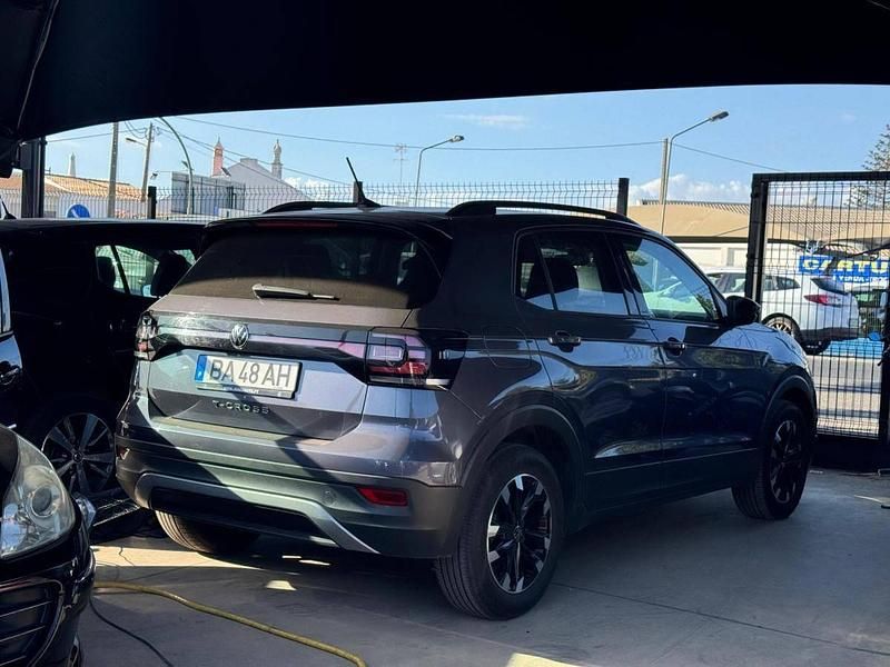 Usado VW T-Cross 95 HP (69 kW) 2023 Cinzento SUV