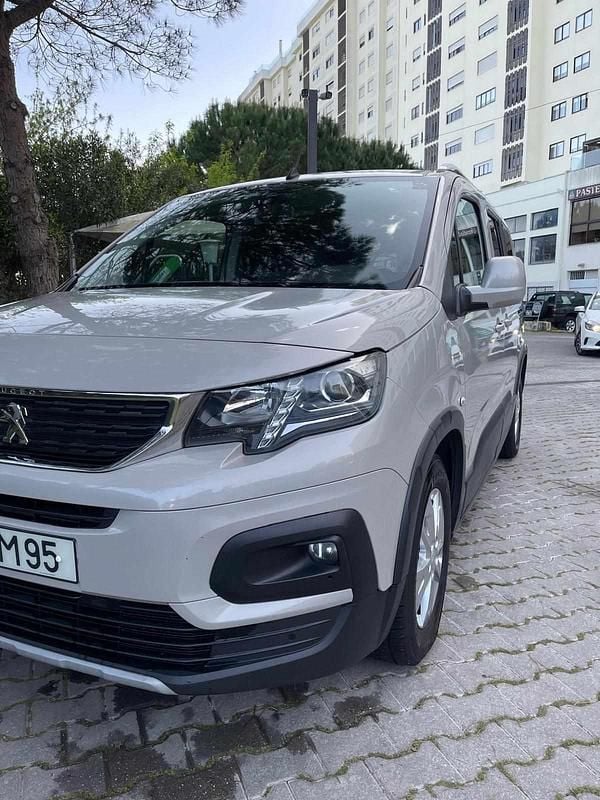 Usado Peugeot Rifter 102 HP (75 kW) 2019 Cinzento Monovolume