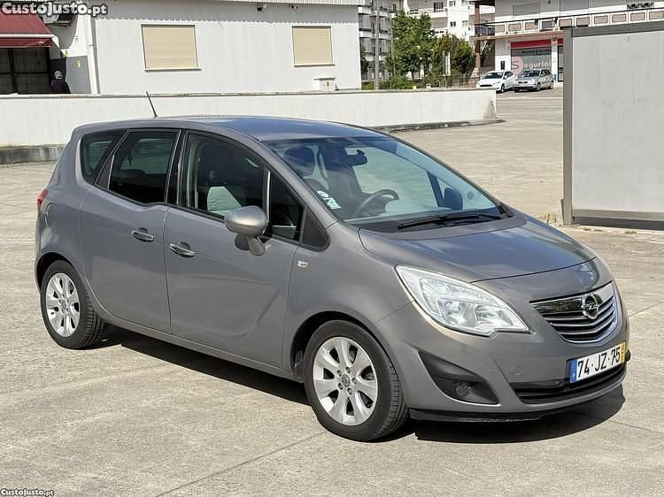 Castanho Usado 2010 Opel Meriva Monovolume | € 4.200 (Caro) - Imagem 1/1