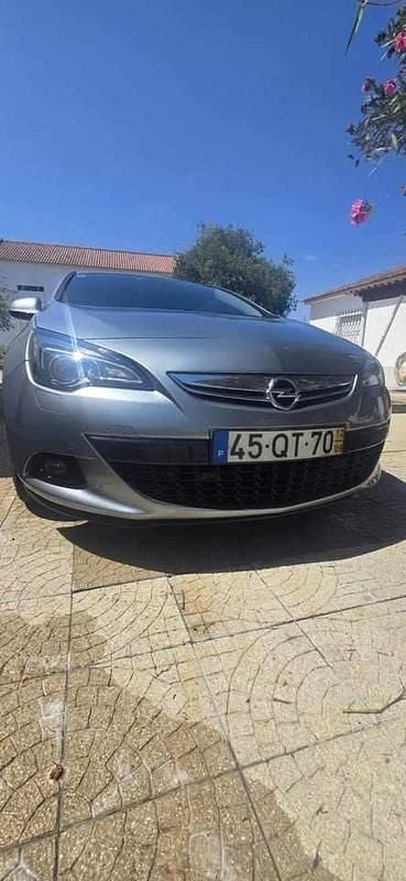 Usado Opel Astra 165 HP (121 kW) 2012 Cinzento Citadino