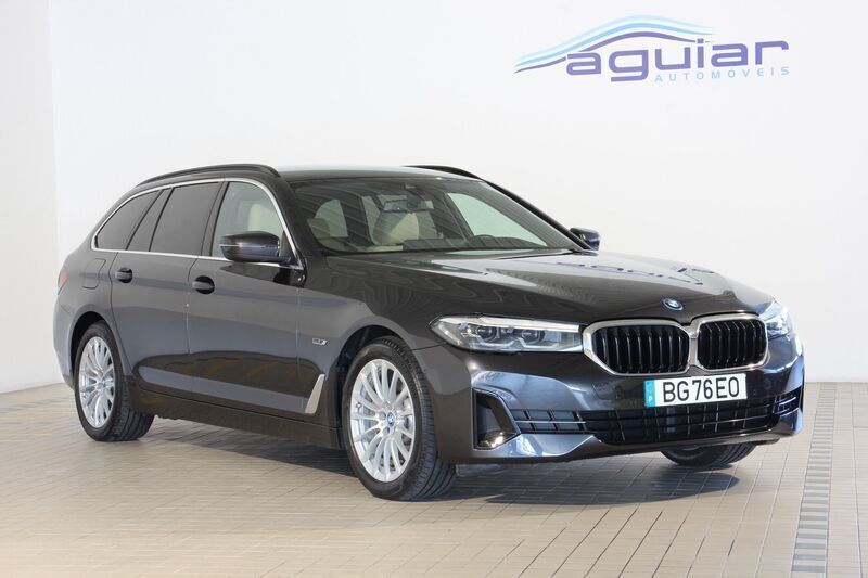 Cinza Usado 2023 BMW 530e Performance Carrinha | € 43.900 (Preço justo) - Imagem 1/4