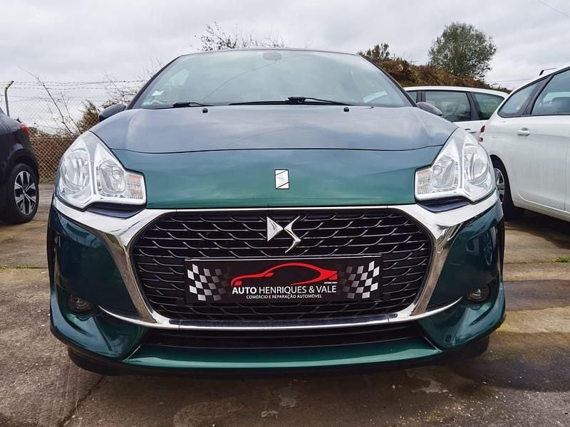 Verde Usado 2017 DS Automobiles DS3 Be Chic Citadino | € 10.990 (Preço justo) - Imagem 1/4