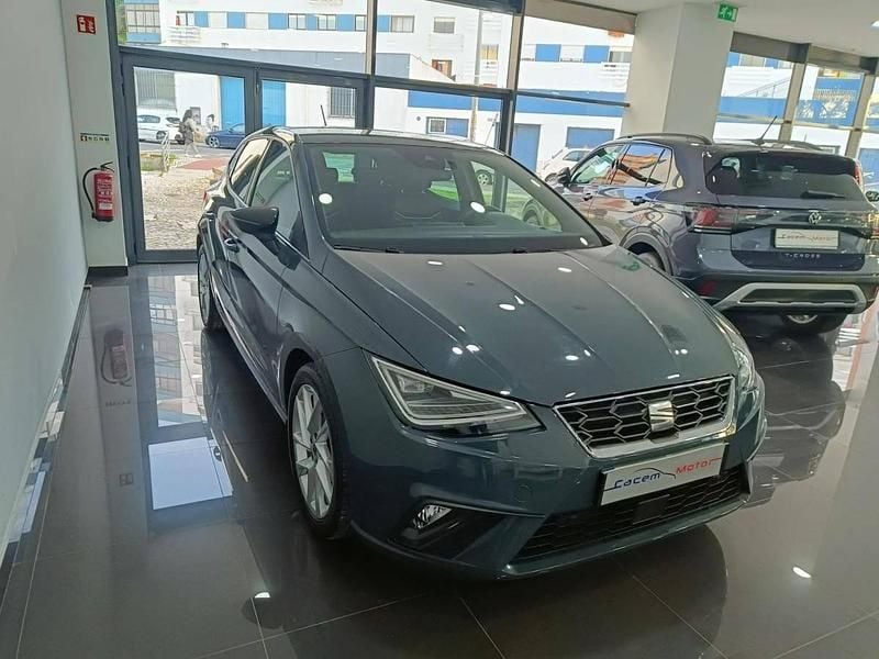 Usado Seat Ibiza FR 95 HP (69 kW) 2025 Cinza Citadino