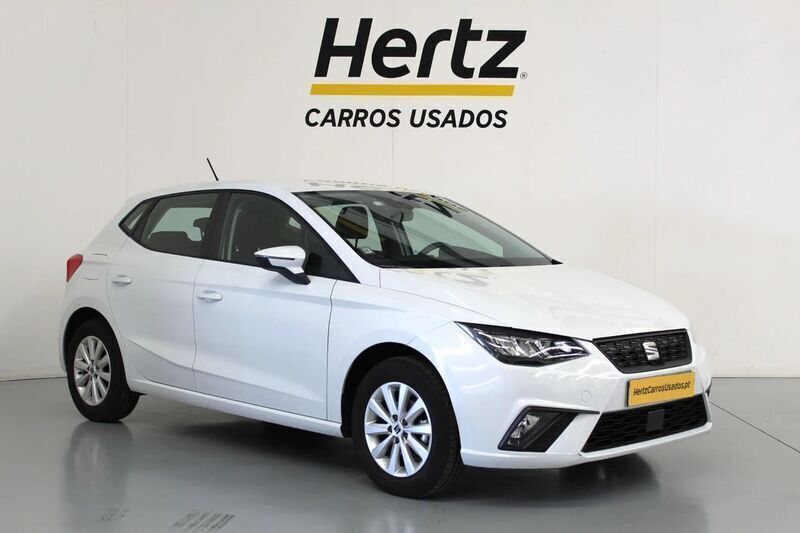 Branco Usado 2023 Seat Ibiza Reference Citadino | € 14.590 (Preço justo) - Imagem 1/4