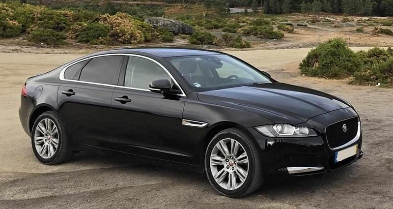 Preto Usado 2016 Jaguar XF Sedan | € 23.500 (Bom preço) - Imagem 1/4