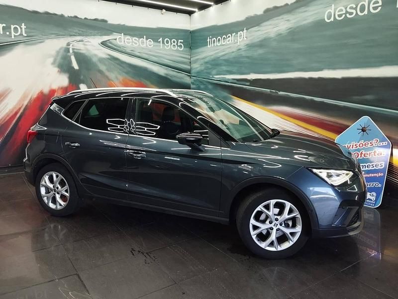 Usado Seat Arona 110 HP (80 kW) 2023 Cinzento SUV